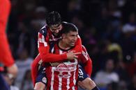 Vence Chivas a Pumas Vence Chivas a Pumas