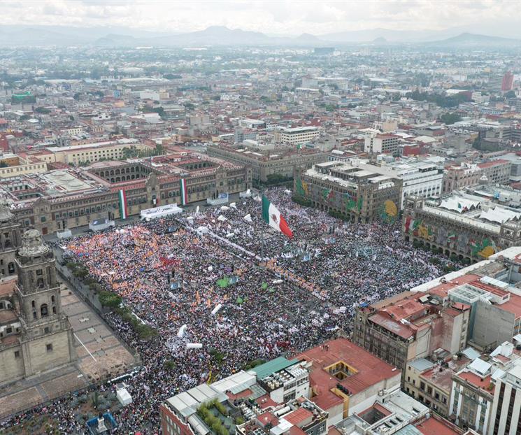 Acompañan miles a Sheinbaum en el Zócalo Acompañan miles a Sheinbaum en el Zócalo
