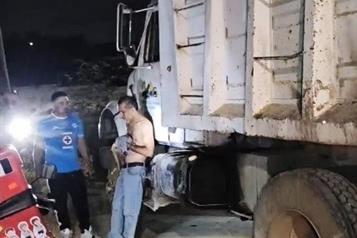 Arrolla y mata camión de carga a una mujer