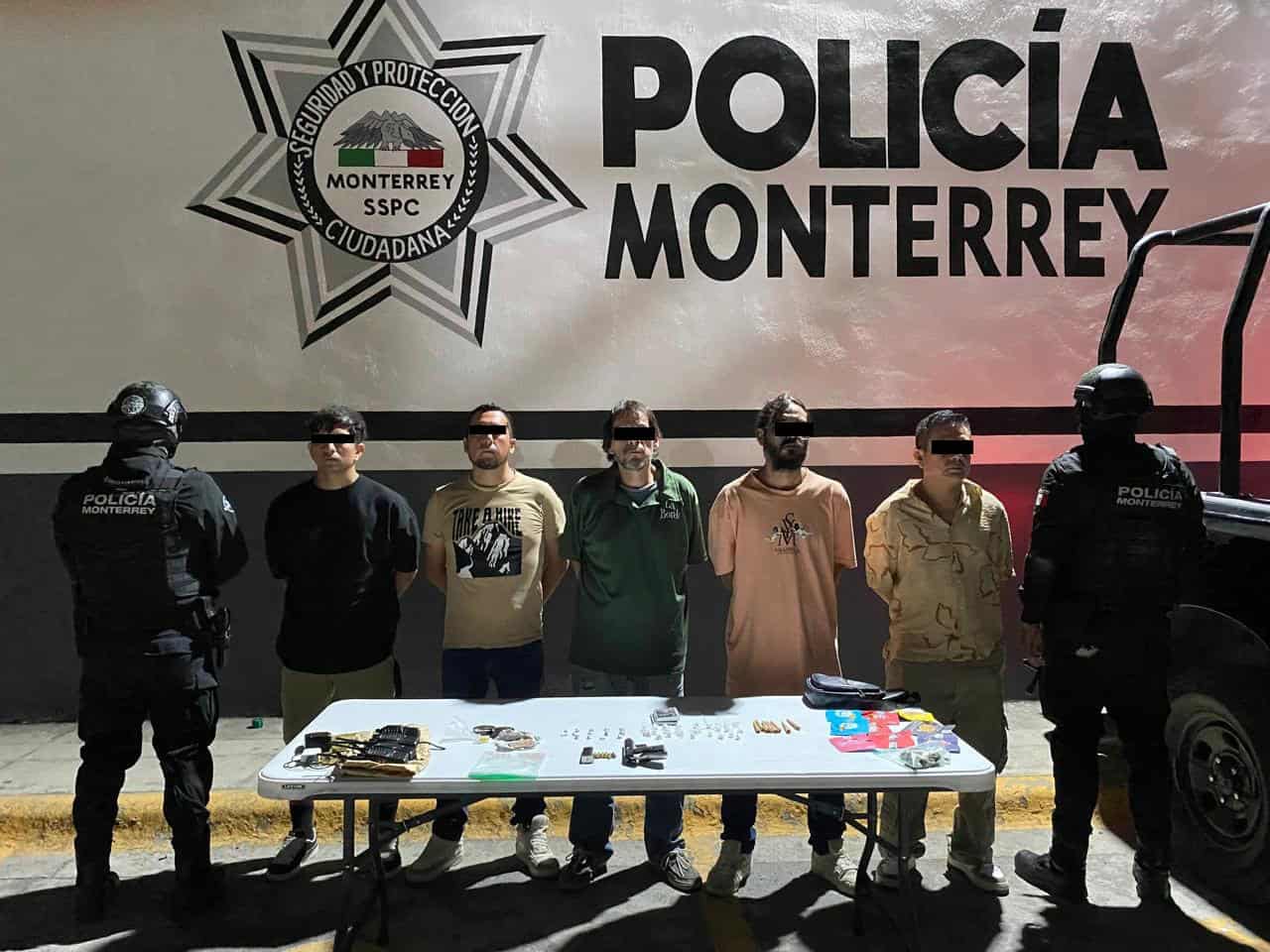 La Policía de Monterrey implementó este fin de semana diversos operativos en bares del centro de la ciudad, donde detuvieron a 11 personas, se decomisódrogas y realizaron clausuras de locales.