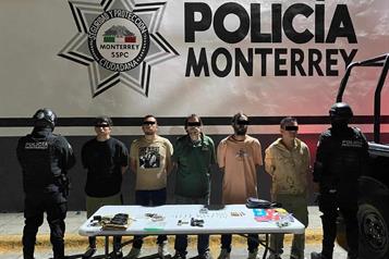 Aprehenden a 11 tras operativos en bares