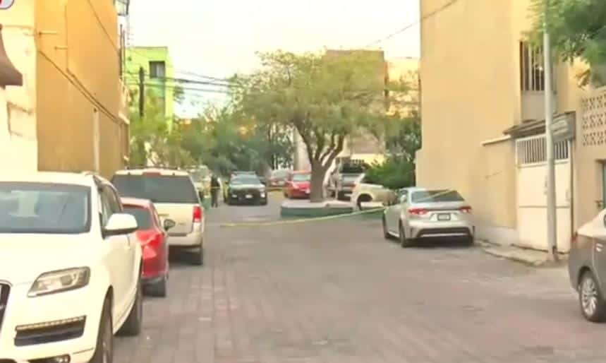 Un domicilio de la Colonia Villa Dorada, al poniente de Monterrey, fue baleado la madrugada de ayer por al menos dos hombres armados, sin que se reportaran lesionados.