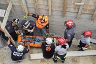 Cae de escalera y resulta herido