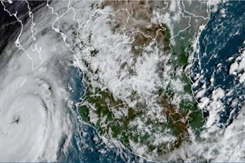 Prevén lluvias fuertes y cierre de puertos por Huracán Priscilla