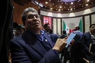 Monreal descarta aprobar Ley Antimemes de diputado morenista