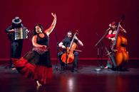 Disfrutan el espectáculo músico-coreográfico de Muñeca Nómada Disfrutan el espectáculo músico-coreográfico de Muñeca Nómada