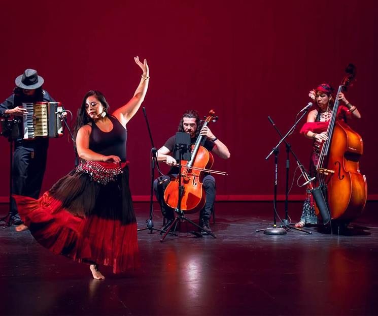 Disfrutan el espectáculo músico-coreográfico de Muñeca Nómada Disfrutan el espectáculo músico-coreográfico de Muñeca Nómada