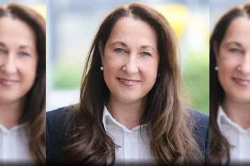 Apuñalan a alcaldesa alemana, sufre graves heridas en su casa