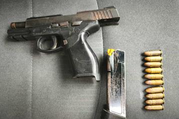 Cae hondureño con arma de fuego