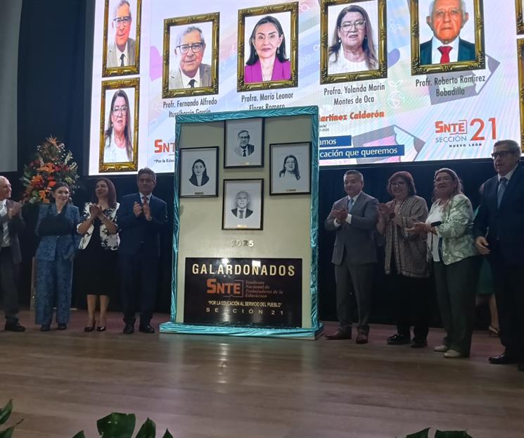 Reconoce la Sección 21 a maestros destacados