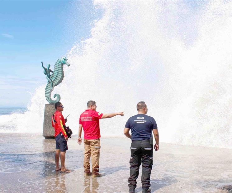 Mantiene Huracán Priscilla en alerta a cuatro estados