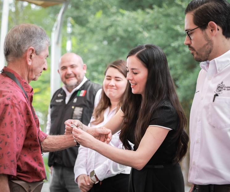 Realiza David entrega de pulseras ´De Tu Mano Regreso a Casa´