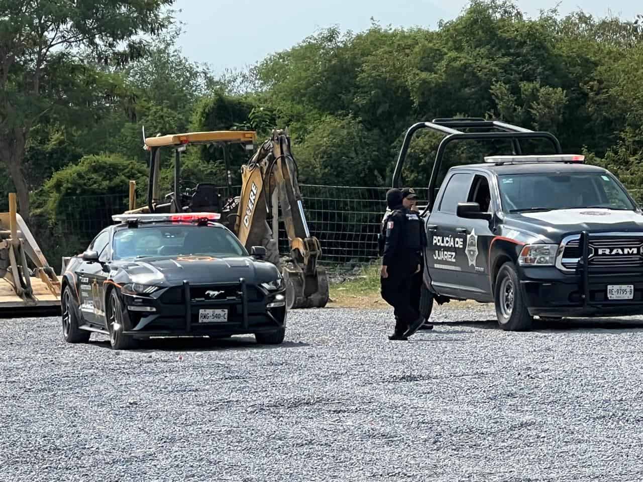 Un vigilante de un fraccionamiento en construcción, fue encontrado agonizando en el estacionamiento de una iglesia, luego de ser atacado con un barrote y un arma blanca, en el municipio de Juárez.