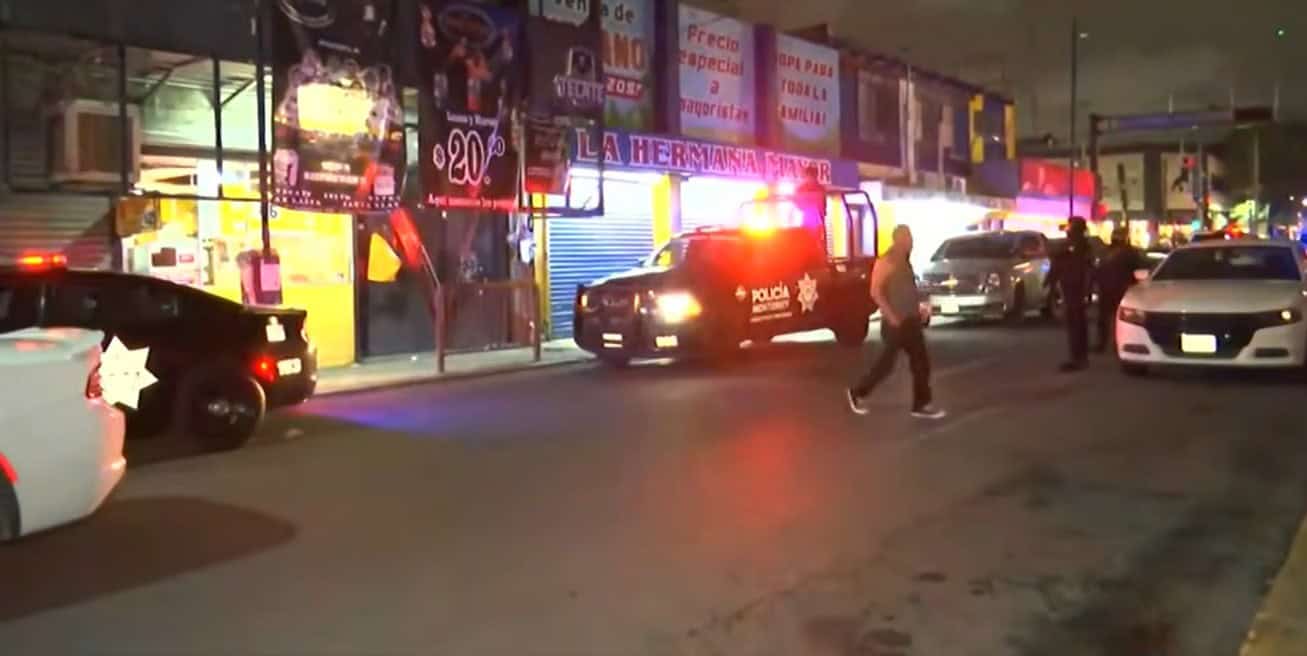 Elementos de la Agencia Estatal de Investigaciones, en coordinación con la Policía de Monterrey, realizaron diversos cateos en al menos dos bares ubicados en el centro de la ciudad.