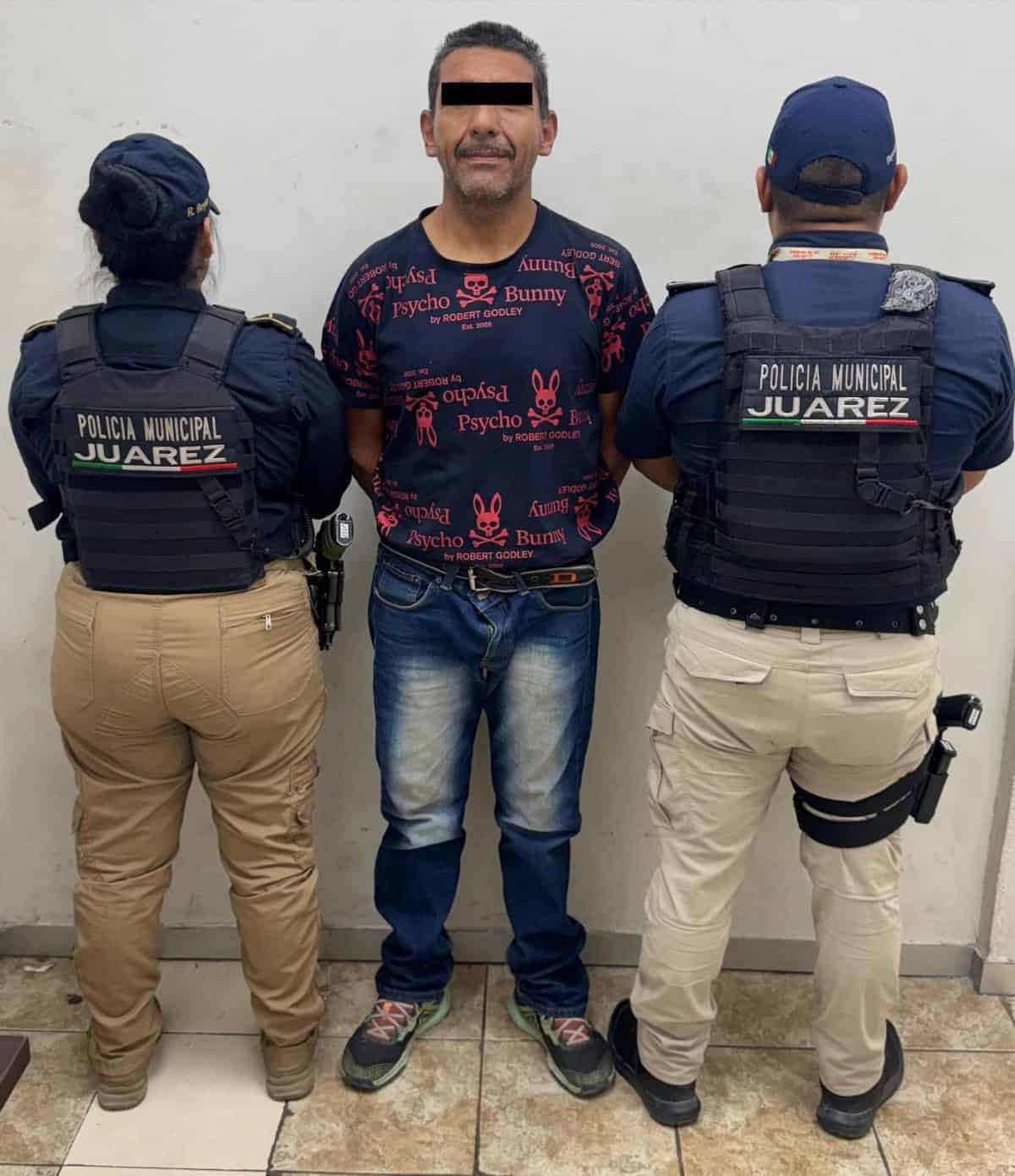 Como parte de los resultados del operativo Calles en Orden, elementos de la Secretaría de Seguridad y Protección Ciudadana de Juárez detuvieron a tres hombres en distintos sectores del municipio, a quienes se les aseguraron diversos envoltorios con droga.
