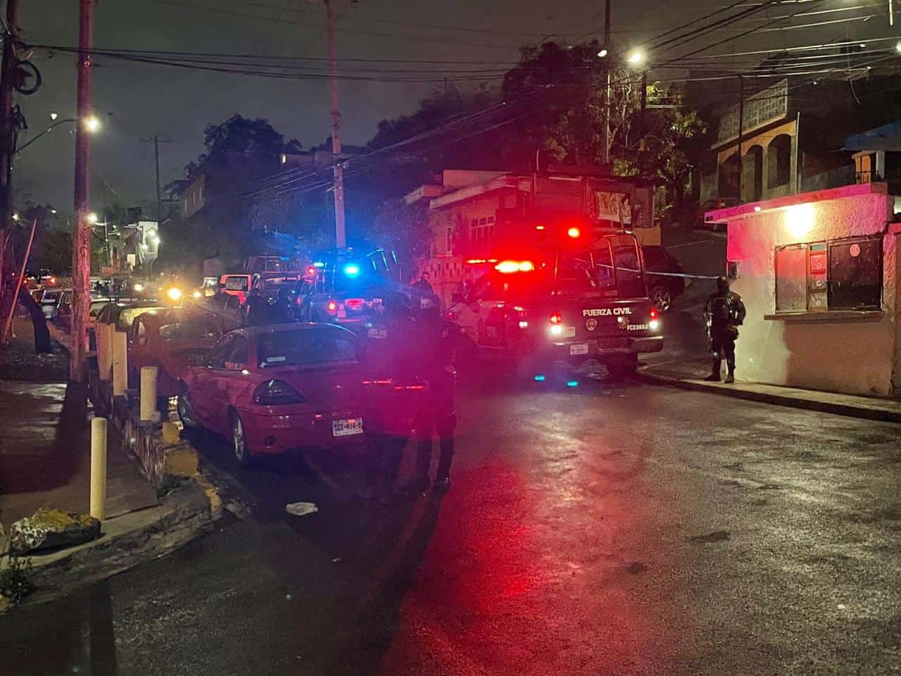 Un hombre que se encontraba dentro de su domicilio fue ejecutado a balazos por sicarios que tras cometer la agresión, se dieron a la fuga al norte de la ciudad.