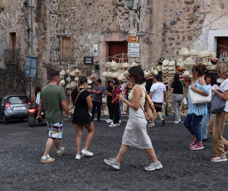 Ingreso por turismo en México suma 2.25 mil mdd en agosto de 2025