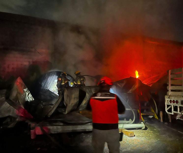 Arde caseta rodante en empresa Arde caseta rodante en empresa
