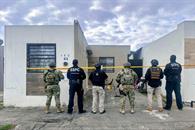 Aseguran armas, droga y tabla para torturar Aseguran armas, droga y tabla para torturar