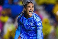 Ganan felinas y siguen de líderes Ganan felinas y siguen de líderes