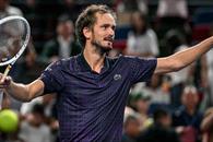 Avanza Medvédev a semifinal en Shanghai Avanza Medvédev a semifinal en Shanghai