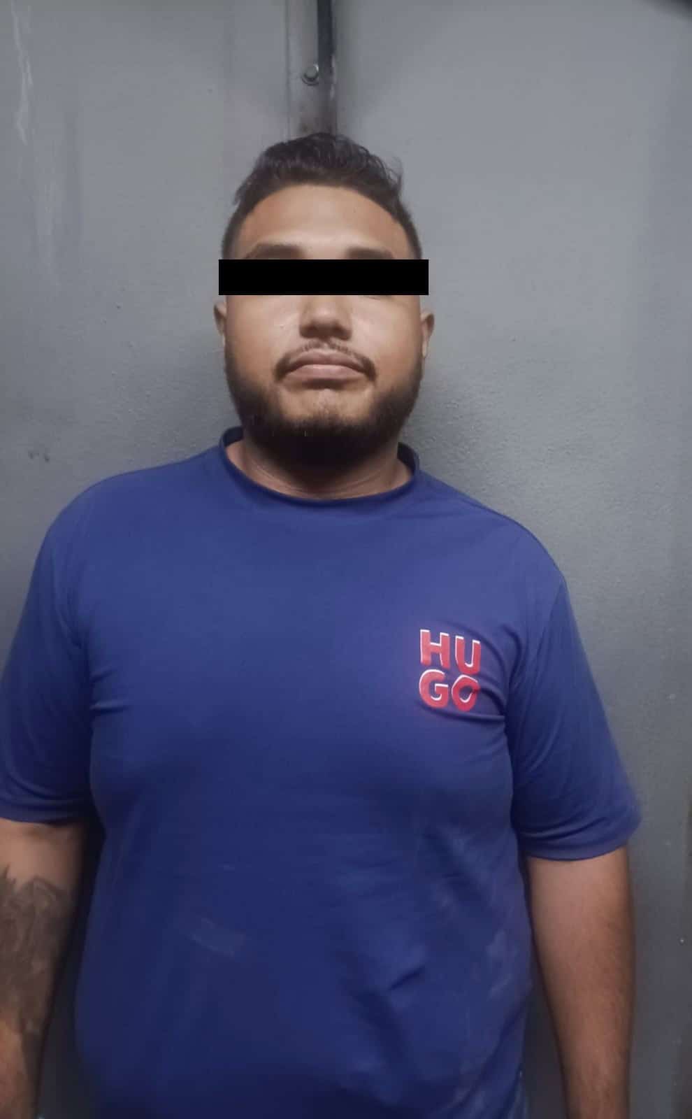 Elementos de la Guardia de Proximidad de este municipio detuvieron a un chofer de un taxi de aplicación, luego de que cerró en varias ocasiones a un automovilista  en la carretera a Laredo y minutos después lo siguió hasta la colonia Valle de las Palmas, donde lo agredió a puñetazos, causándole heridas.