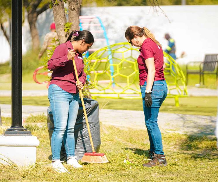 Refuerza SC labores de limpieza en plazas y parques Refuerza SC labores de limpieza en plazas y parques