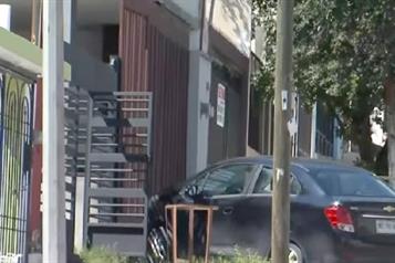 Balean pistoleros casa en Colinas de Valle Verde