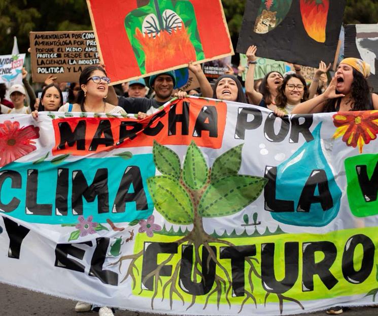Marchan en Reforma por el clima, la vida y el futuro
