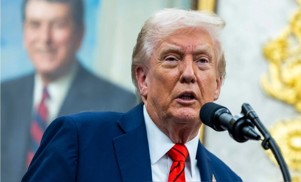 Ordena Trump pagar a militares pese al cierre del gobierno