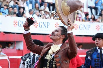 Sale Gamero con victoria de la Monumental de Monterrey 