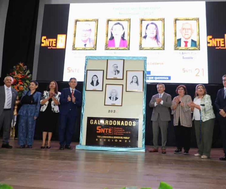 Ingresan maestros de S21 a Galería del Educador Neoleonés 2025 Ingresan maestros de S21 a Galería del Educador Neoleonés 2025
