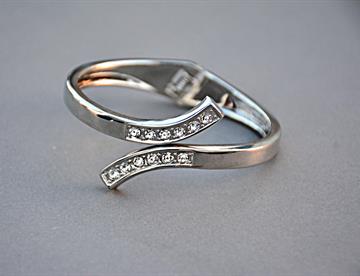 ¿Cómo limpiar y darle brillo a la joyería de plata sin dañarla?