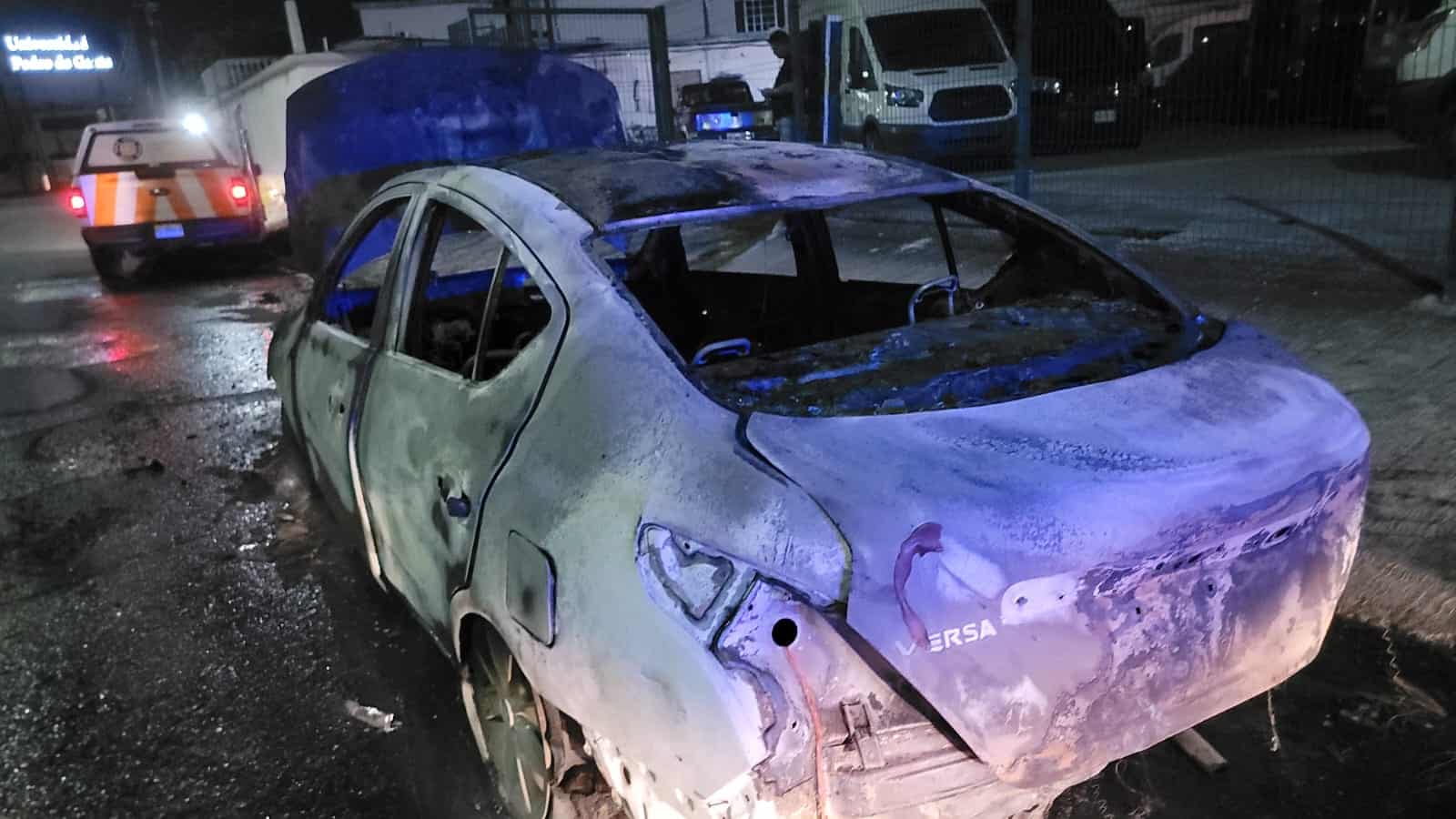 Luego de una aparente falla, un vehículo se incendió anoche en el municipio de Guadalupe, sin que se reportaran lesionados.