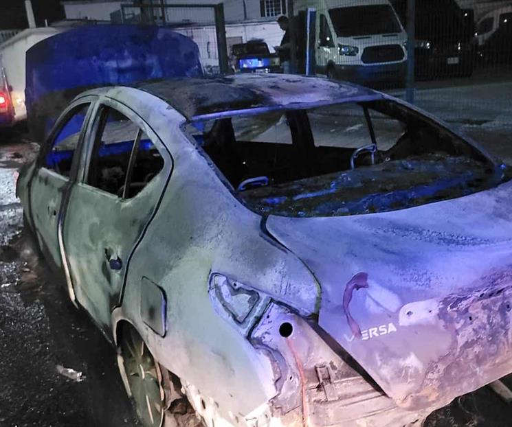 Arde auto en Guadalupe Arde auto en Guadalupe