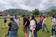 Rescatan v&iacute;a a&eacute;rea a los primeros 20 maestros varados