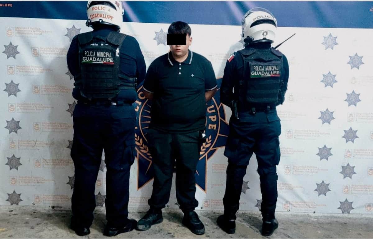 Elementos de la Policías de Guadalupe capturaron a un hombre que conducía una motocicleta presuntamente robada.