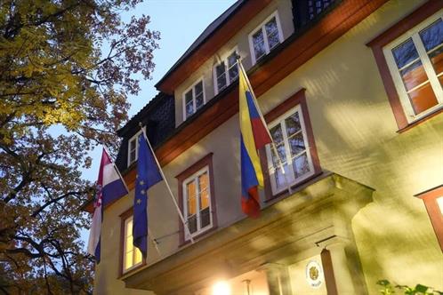 Anuncia Venezuela el cierre de sus embajadas en Noruega y Australia
