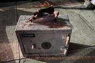 Roban caja fuerte y los detienen Roban caja fuerte y los detienen