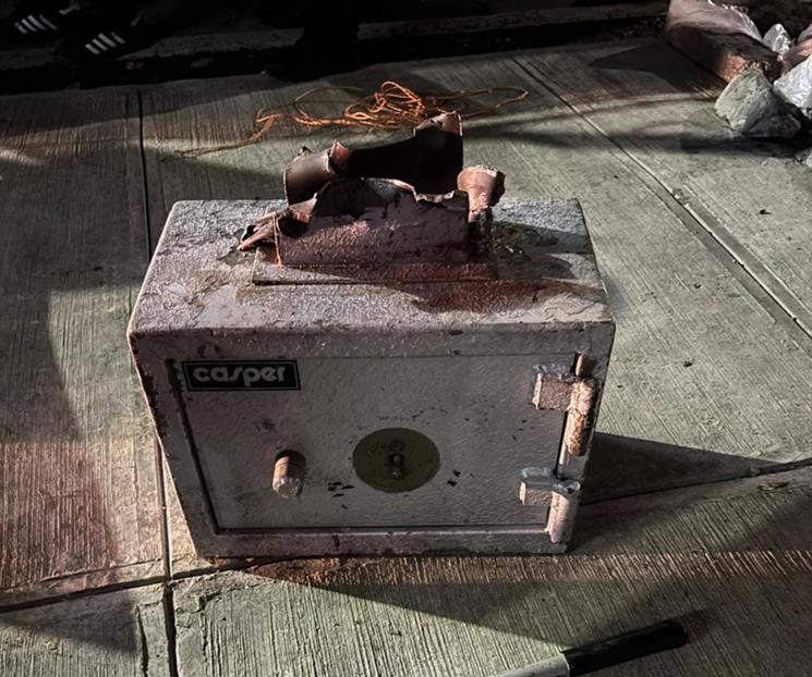 Roban caja fuerte y los detienen Roban caja fuerte y los detienen