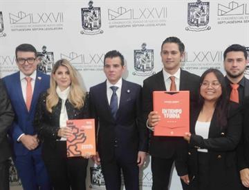 Entrega Miguel Flores al Congreso Cuarto Informe de Samuel García