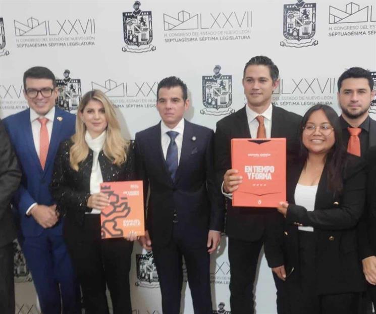Entrega Miguel Flores al Congreso Cuarto Informe de Samuel García