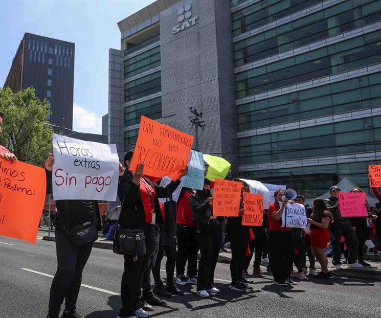 SAT niega amenazas contra trabajadores que se manifiestan SAT niega amenazas contra trabajadores que se manifiestan