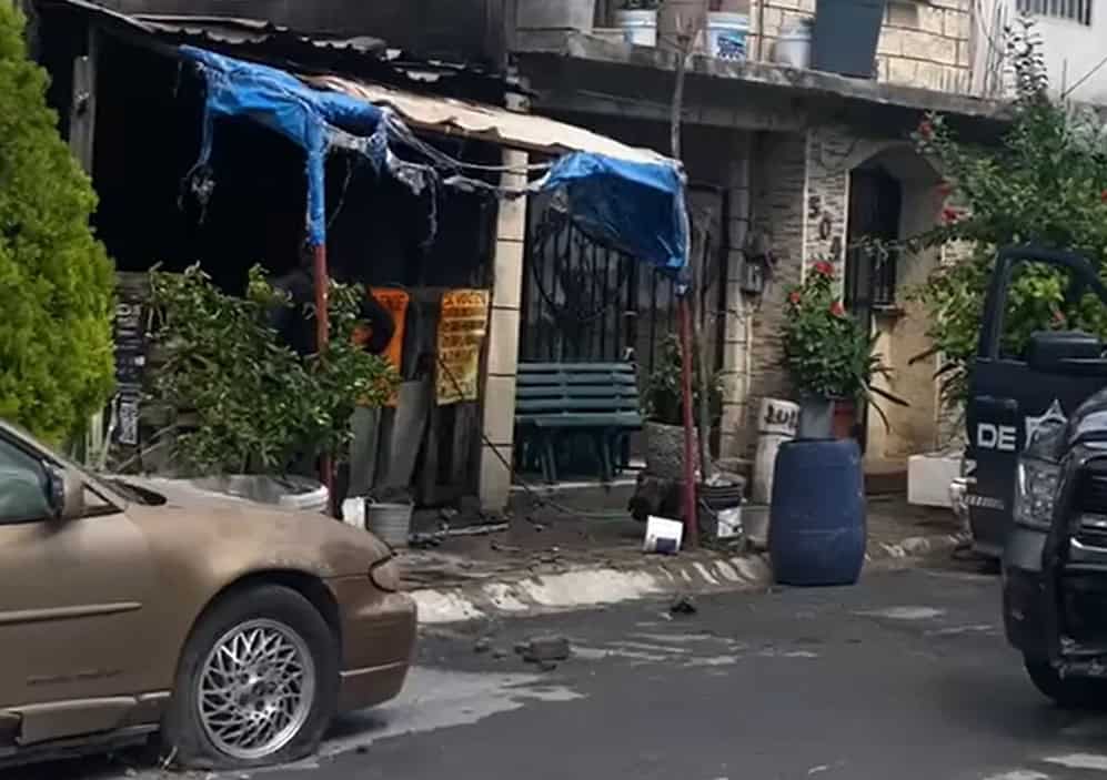 Una mujer lesionada y daños materiales de consideración, fue el saldo que dejó la explosión de un boiler, en una vivienda del municipio de Juárez, Nuevo León.