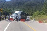 Bloquea SNTE carreteras en Oaxaca y Chiapas Bloquea SNTE carreteras en Oaxaca y Chiapas