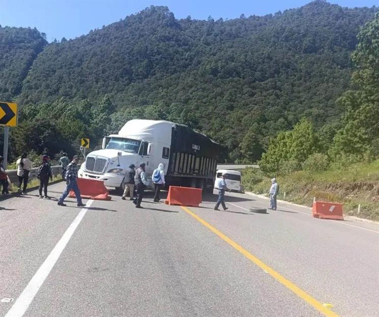 Bloquea SNTE carreteras en Oaxaca y Chiapas