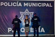 Detienen a hombre por robo de vehículo Detienen a hombre por robo de vehículo