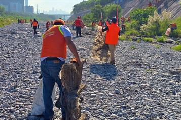 Recolectan 39.4 toneladas de residuos del r&iacute;o Santa Catarina
