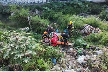 Rescatan a uno que cae de cuatro metros a canalón en San Bernabé