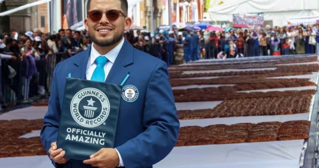 Tlaxcala obtiene Récord Guinness por el pan de fiesta más grande Tlaxcala obtiene Récord Guinness por el pan de fiesta más grande
